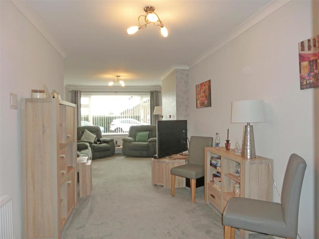 Mayhurst Road 25 lounge 3.jpg