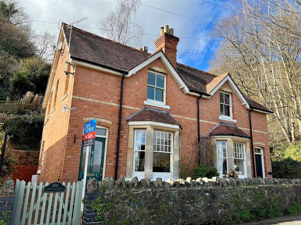 Holywell Road, Malvern 2 bed semidetached house £255,000