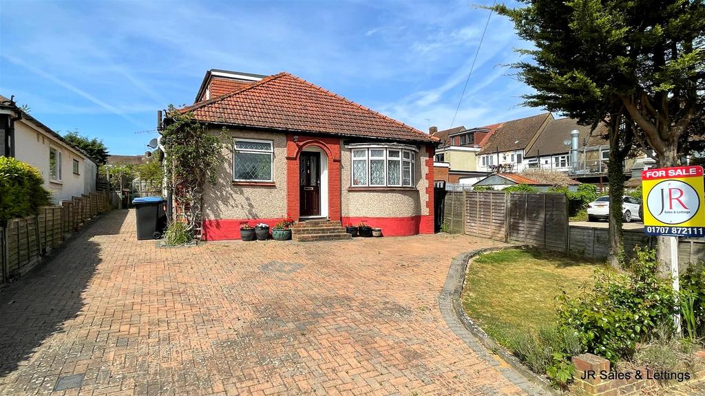 Theobalds Road, Cuffley 4 bed detached bungalow £679,950