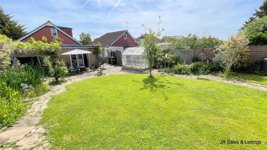 Theobalds Road, Cuffley 4 bed detached bungalow £679,950