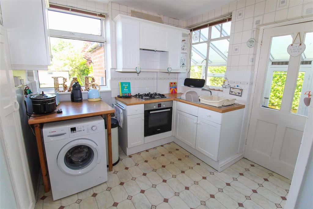 Telford Avenue, Royal Leamington Spa, Warwickshire 3 bed semidetached