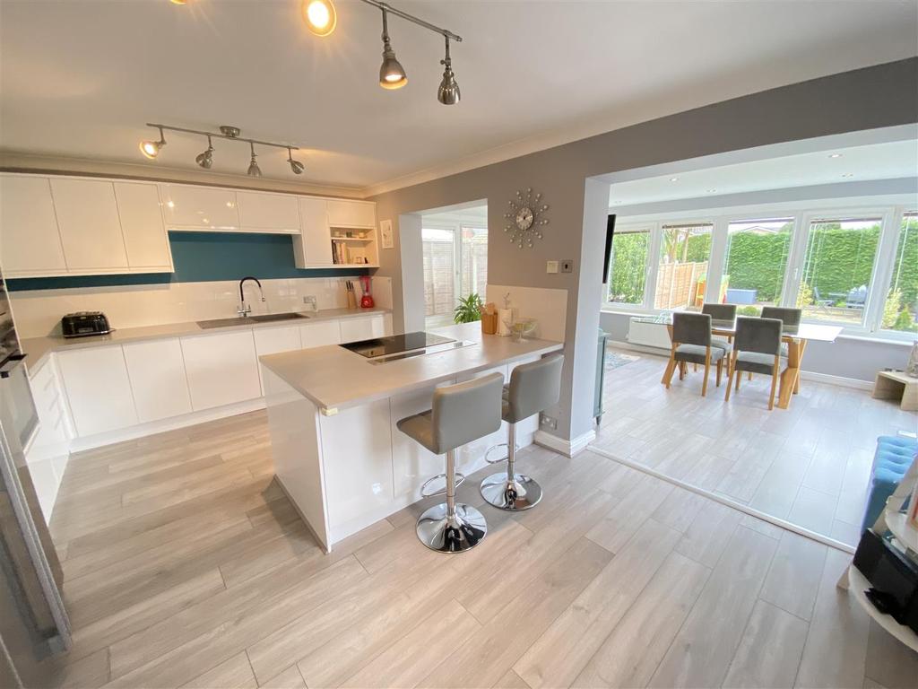 Carnoustie Drive, Heald Green, Cheadle 4 bed link detached house £475,000