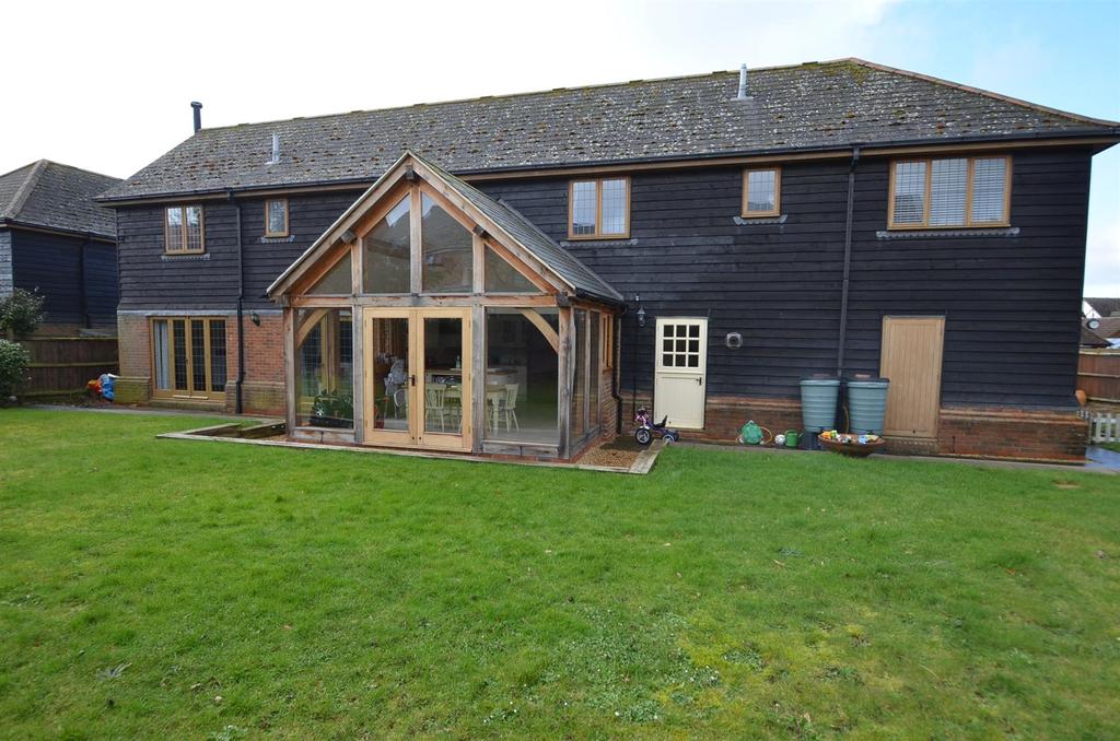 Station Road, Langford, Beds 5 bed detached house £1,900 pcm (£438 pw)