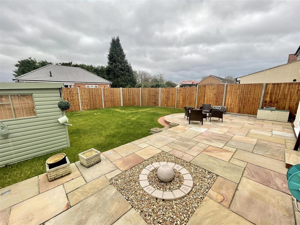 Kingsholm Road, Gloucester 3 bed detached house for sale £375,000