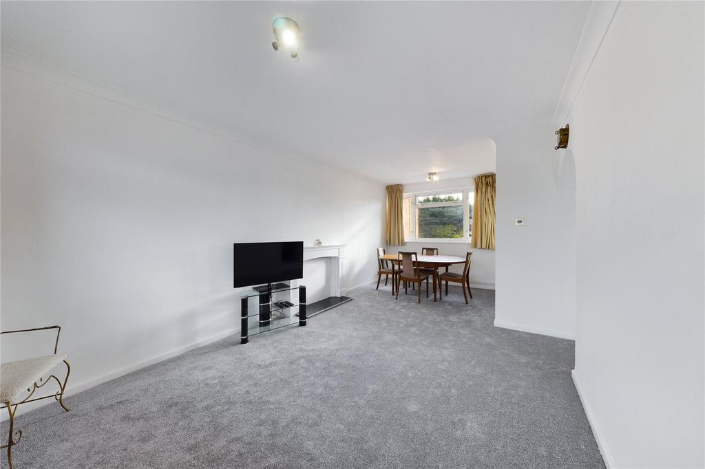 Lounge/ Dining Room
