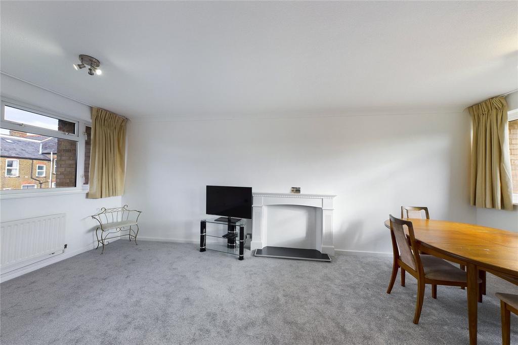 Lounge/Dining Room