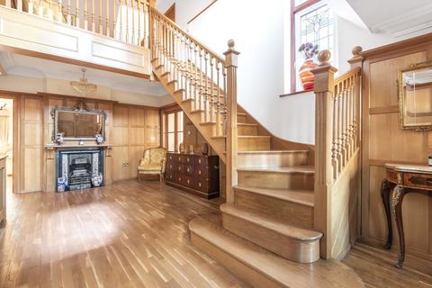 18 Broad Walk, London, N21 3DB