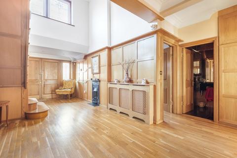 18 Broad Walk, London, N21 3DB