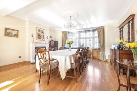 18 Broad Walk, London, N21 3DB
