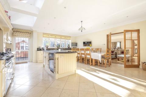 18 Broad Walk, London, N21 3DB