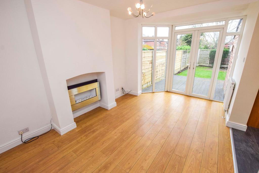 Crofton Avenue, Timperley, Altrincham, Cheshire, WA15 3 bed semi