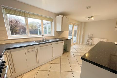 4 bedroom semi-detached house to rent, Verwood