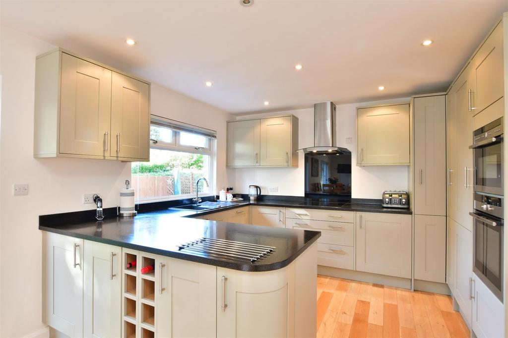 Kitchen/ Dining Room