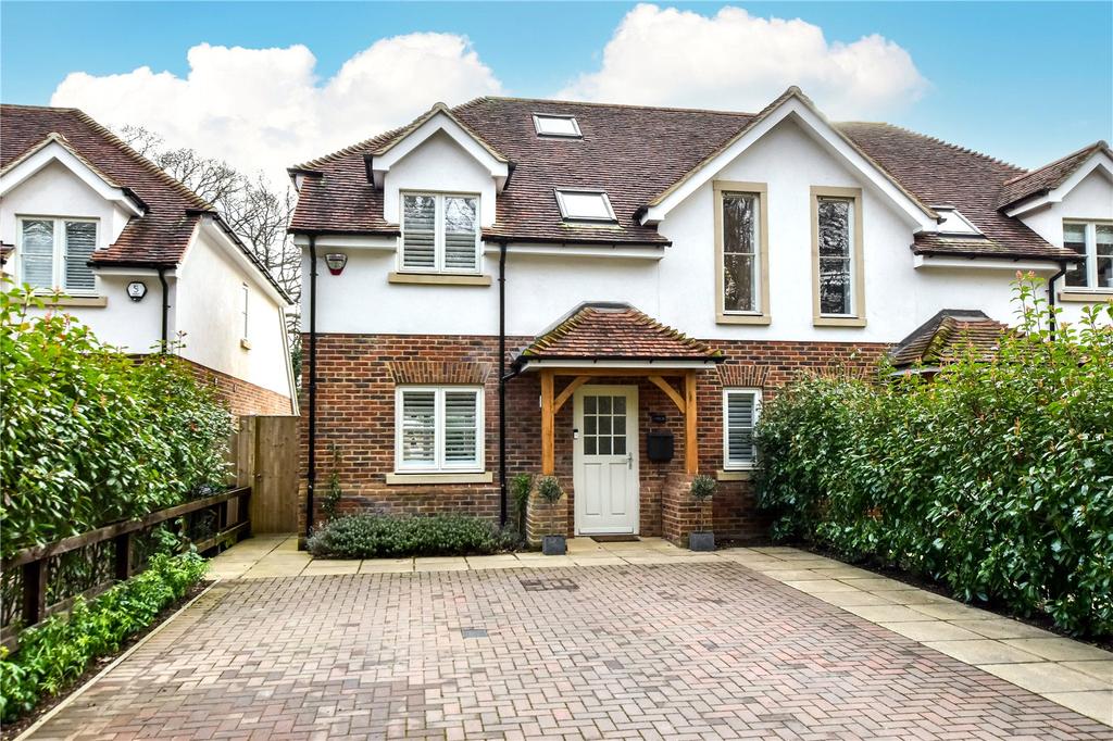 South Road, Amersham, Buckinghamshire, HP6 3 bed semidetached house