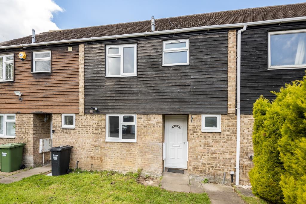 Rochfords Gardens, Slough, SL2 3 bed end of terrace house £1,450 pcm