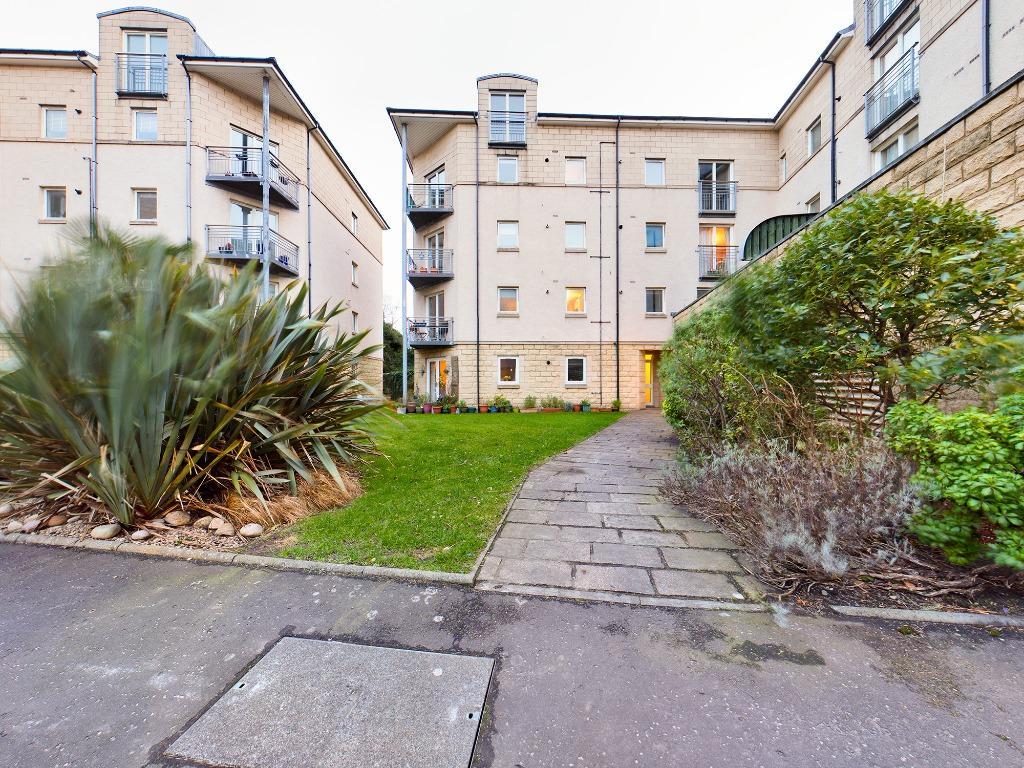 Crewe Road North, Crewe Toll, Edinburgh, EH5 2 bed flat £995 pcm (£