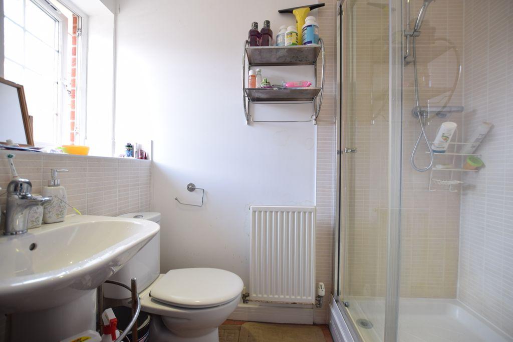 Ensuite to Bed 1