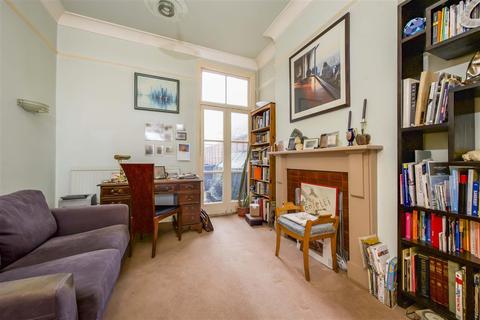 4 Strathearn Road, London, SW19 7LH
