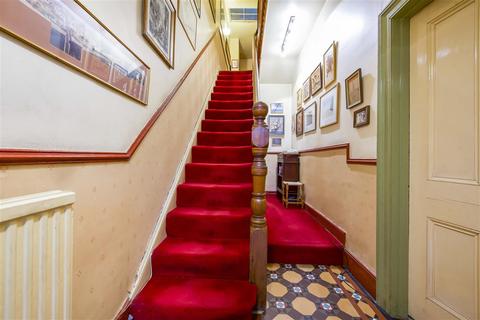 4 Strathearn Road, London, SW19 7LH
