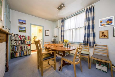 4 Strathearn Road, London, SW19 7LH