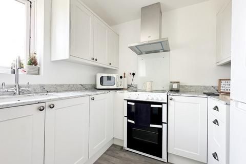 2 bedroom flat to rent, The Grove, Aldershot