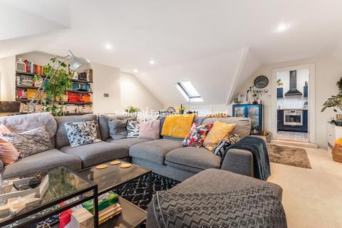 Flat 4, 40 Culverley Road, London, SE6 2LA