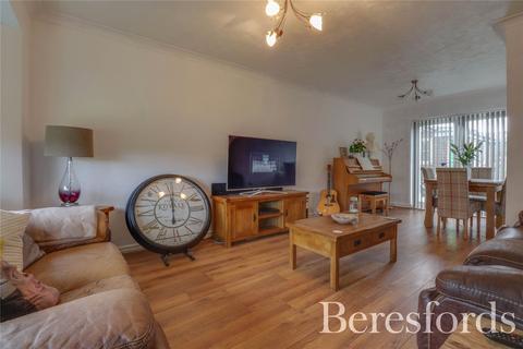 8 Lambourne Drive, Hutton, Brentwood, CM13 1QP