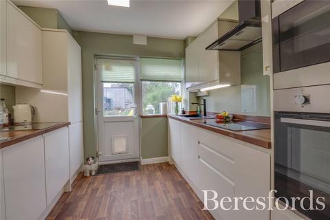 8 Lambourne Drive, Hutton, Brentwood, CM13 1QP