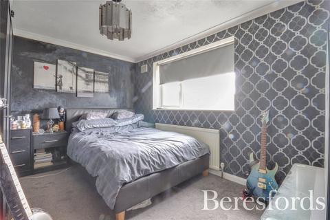 8 Lambourne Drive, Hutton, Brentwood, CM13 1QP