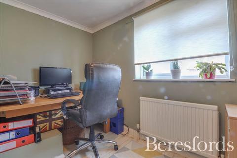8 Lambourne Drive, Hutton, Brentwood, CM13 1QP