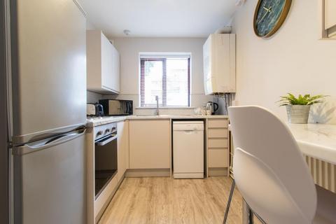 2 bedroom house to rent, Victoria Court Mews, Leeds LS6
