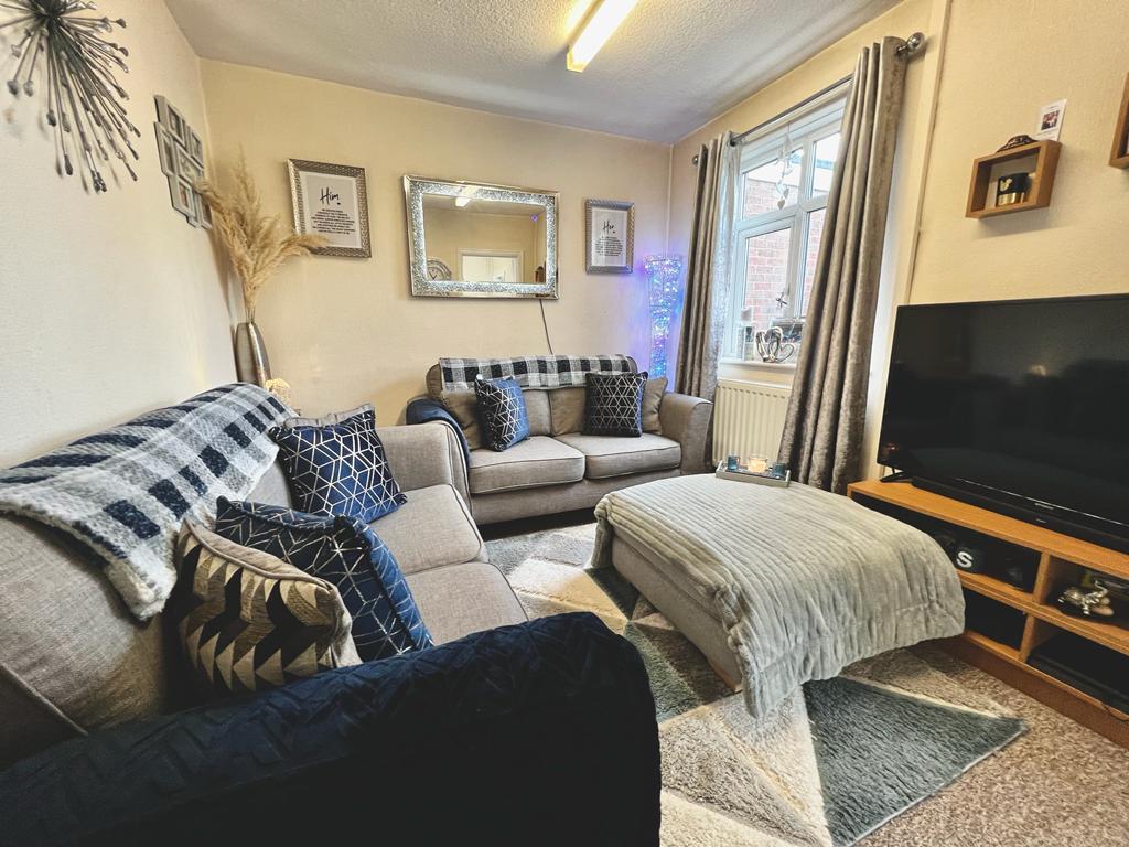 Abbey Road, Sandbach, CW11 3 bed semidetached house £260,000