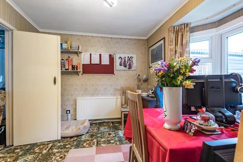 4 Link Road, Datchet, Slough, SL3 9LB