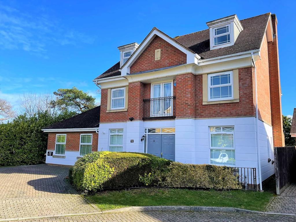 Dettingen Park, Deepcut, nr Camberley, Surrey 5 bed detached house £