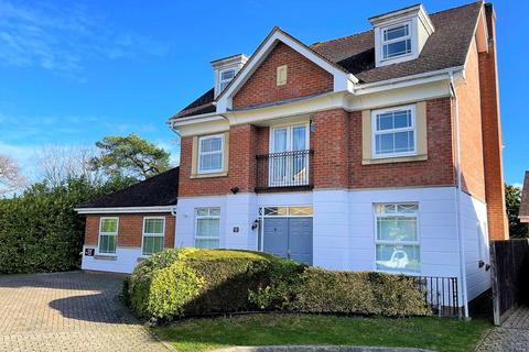 5 bedroom detached house to rent, Dettingen Park, Deepcut, nr Camberley, Surrey