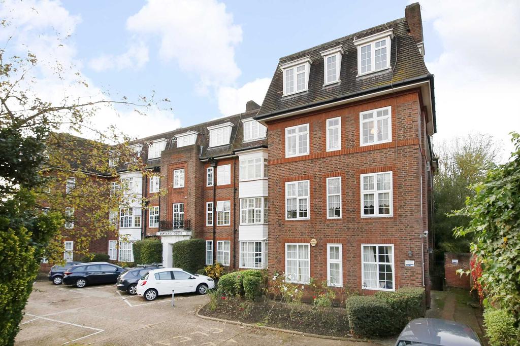 Rutland Court, Denmark Hill 3 bed flat £2,300 pcm (£531 pw)
