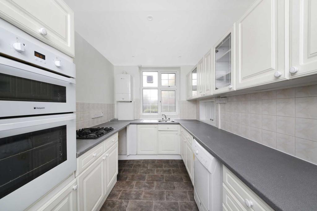 Rutland Court, Denmark Hill 3 bed flat £2,300 pcm (£531 pw)