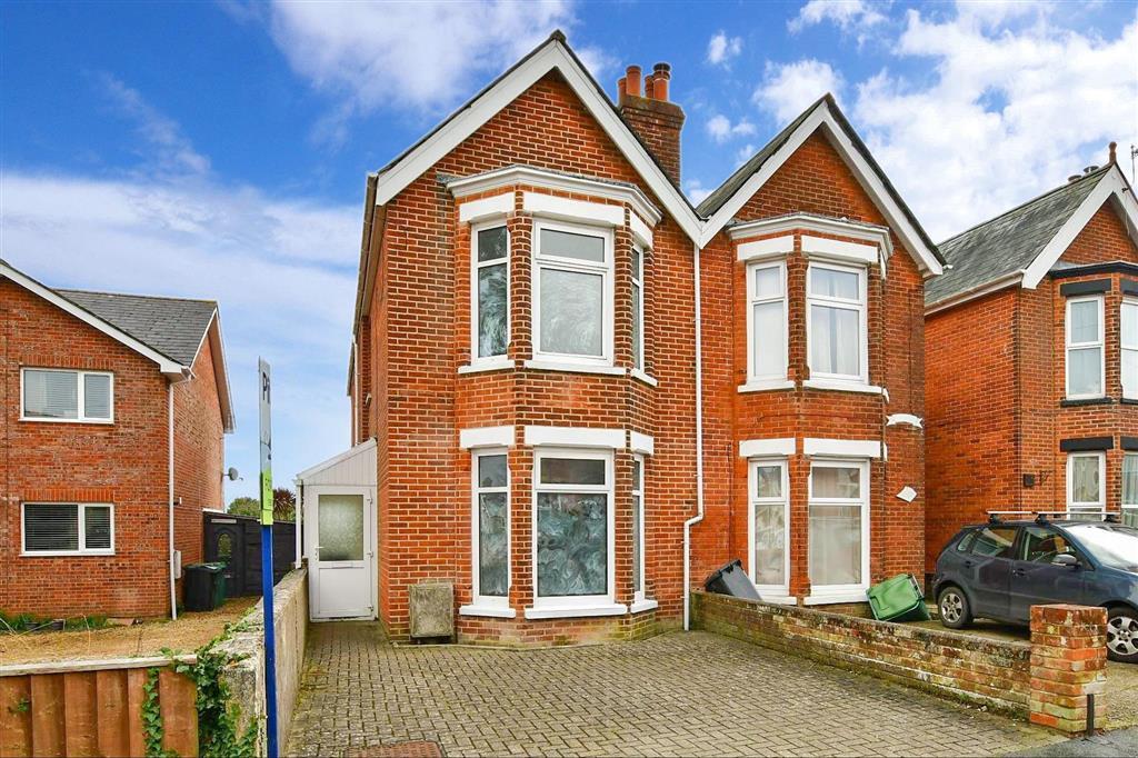Mill Hill Road, Cowes, Isle of Wight 3 bed semidetached house £340,000