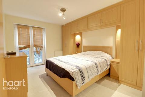 1 Romside Place, Romford, RM7 7EE