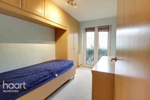 1 Romside Place, Romford, RM7 7EE