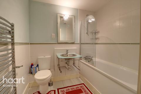 1 Romside Place, Romford, RM7 7EE