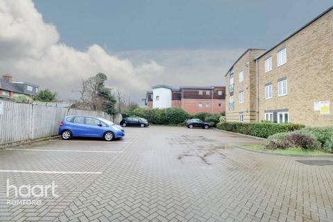 1 Romside Place, Romford, RM7 7EE