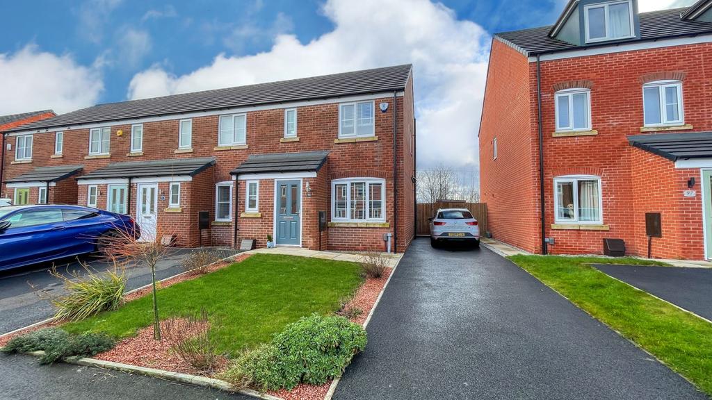 Scarborough Drive, NewtonLeWillows... 3 bed mews £200,000