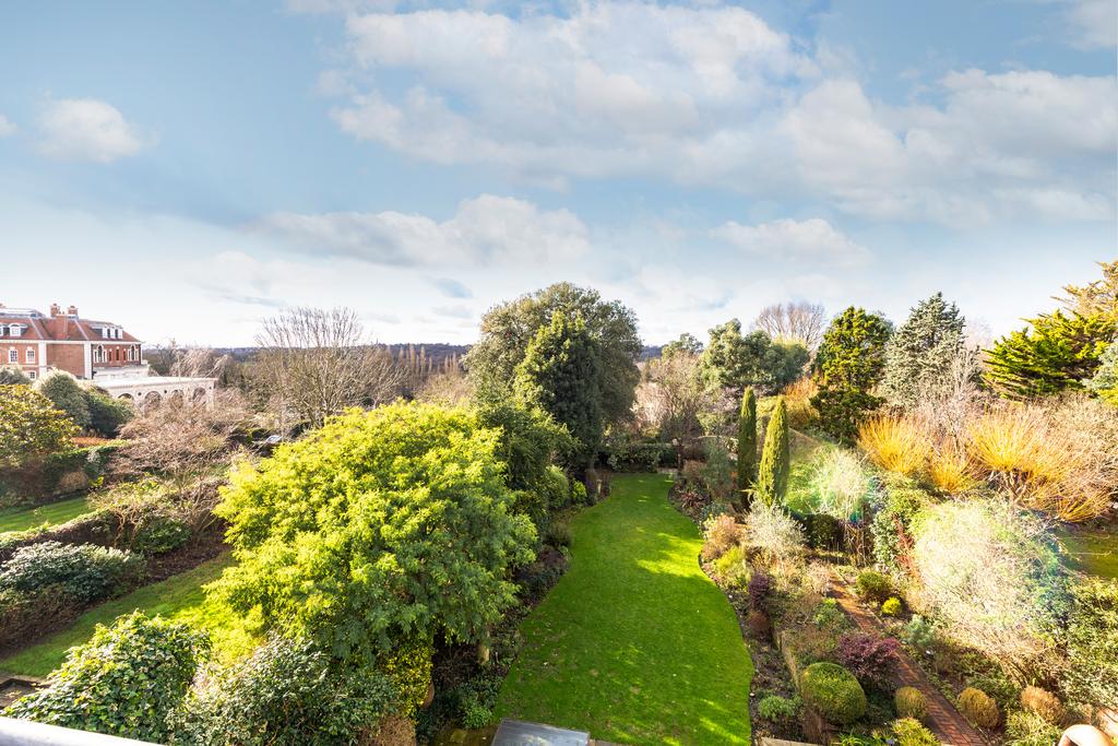 The Grove, Highgate Village, London N6 6 bed semidetached house £12,995,000