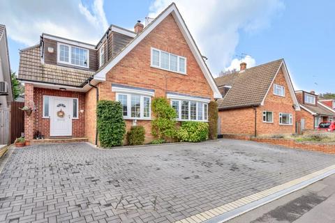 64 Mount Pleasant Close, Lightwater, GU18 5TR