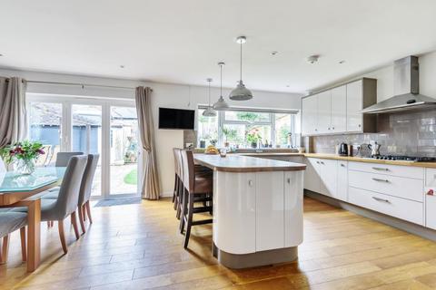 64 Mount Pleasant Close, Lightwater, GU18 5TR