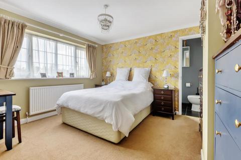 64 Mount Pleasant Close, Lightwater, GU18 5TR