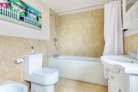 64 Mount Pleasant Close, Lightwater, GU18 5TR