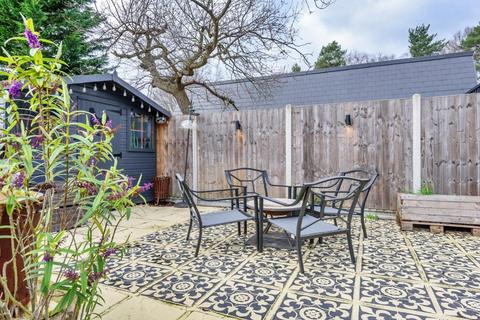 64 Mount Pleasant Close, Lightwater, GU18 5TR