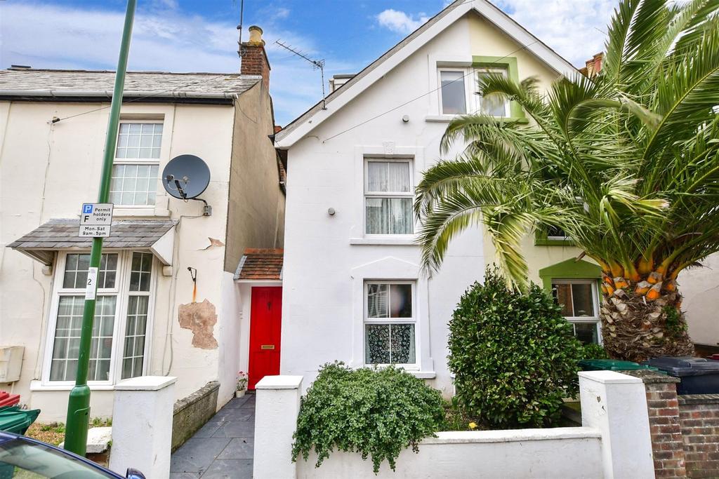 Cleveland Road, Chichester, West Sussex 3 bed semidetached house for